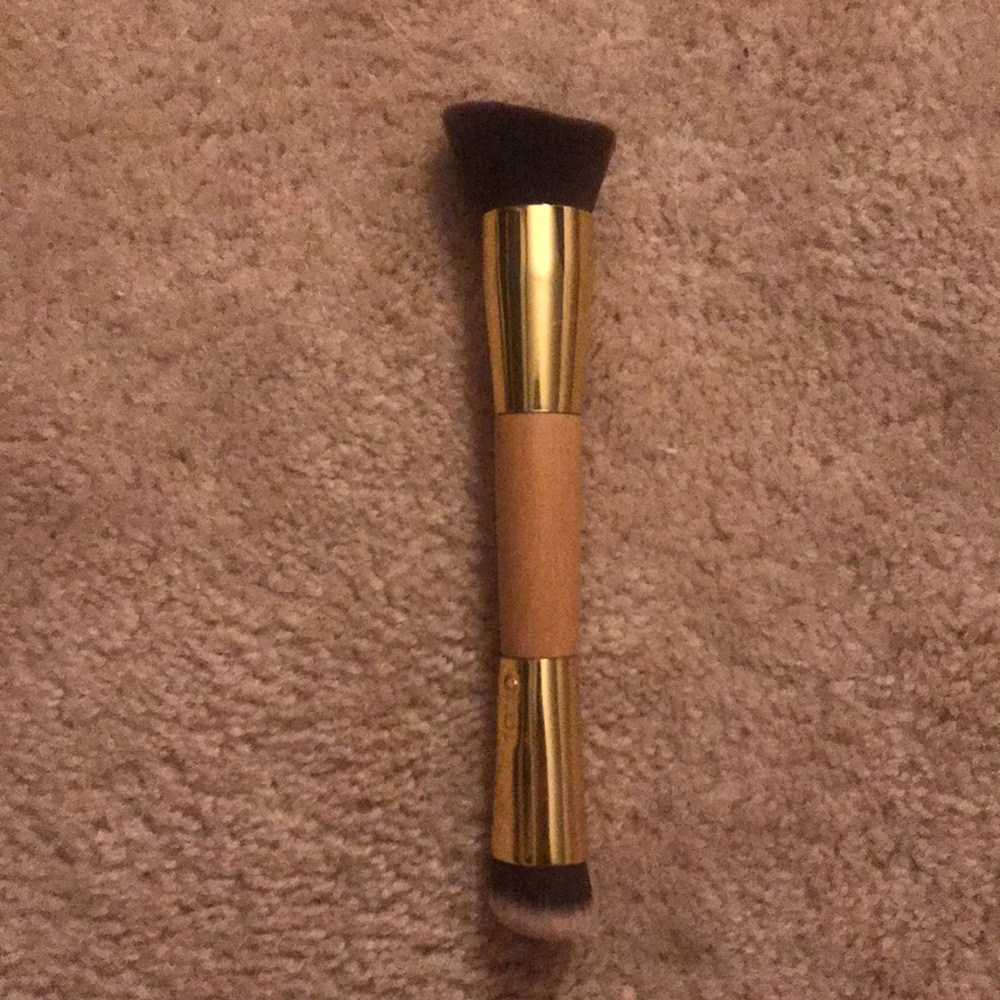 Tarte contouring brush